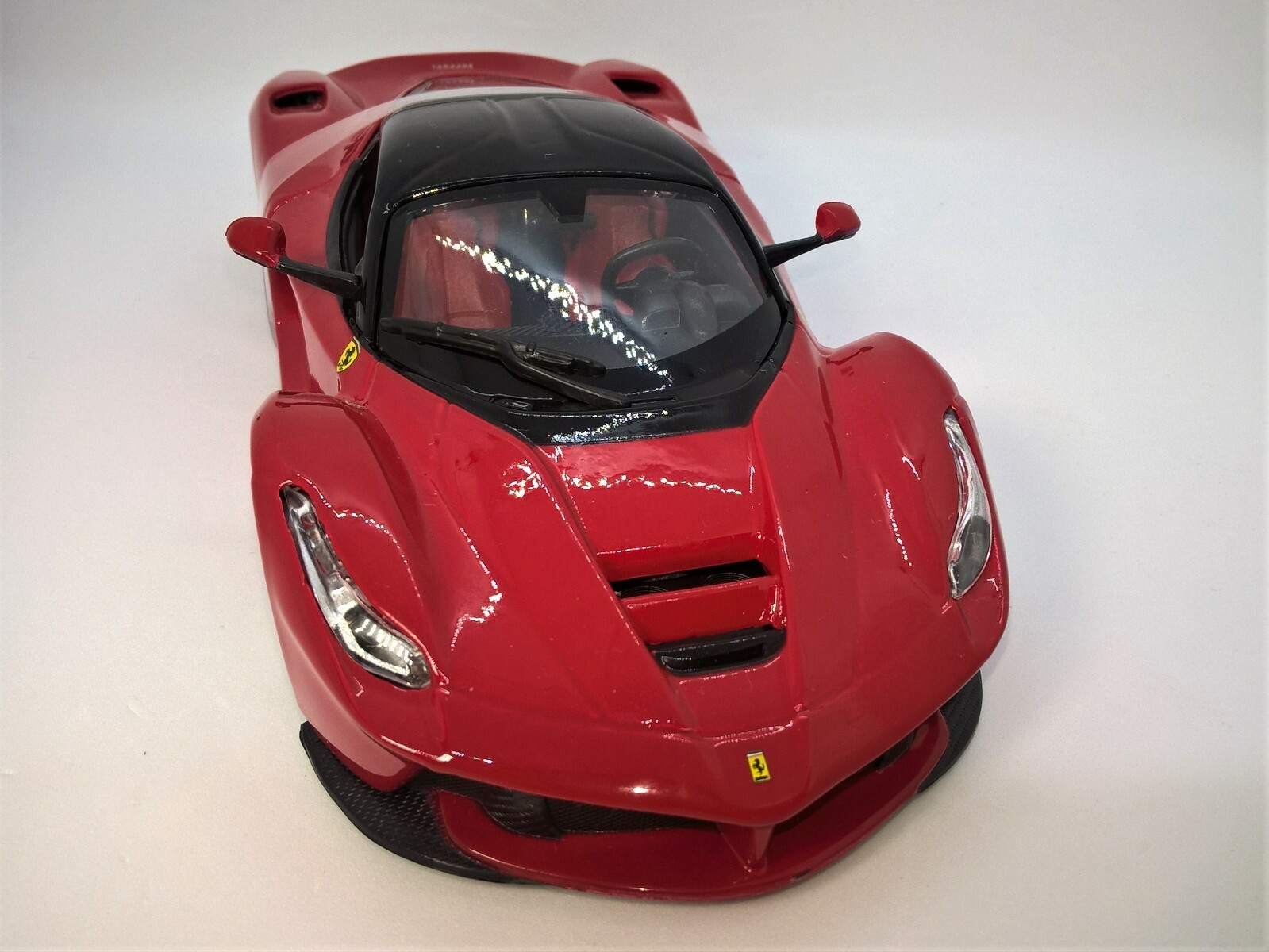 Peg Perego автомобиль Ferrari LAFERRARI 82700