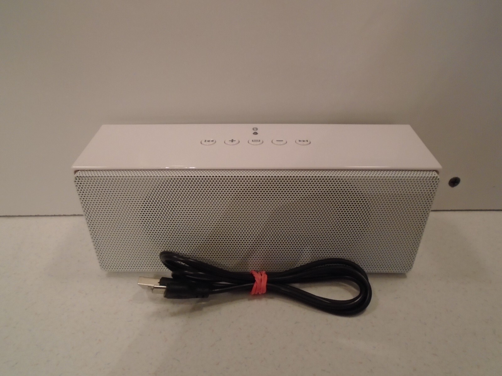 Black Btv1 B42 Amazon Basics Portable Bluetooth Wireless Rechargeable