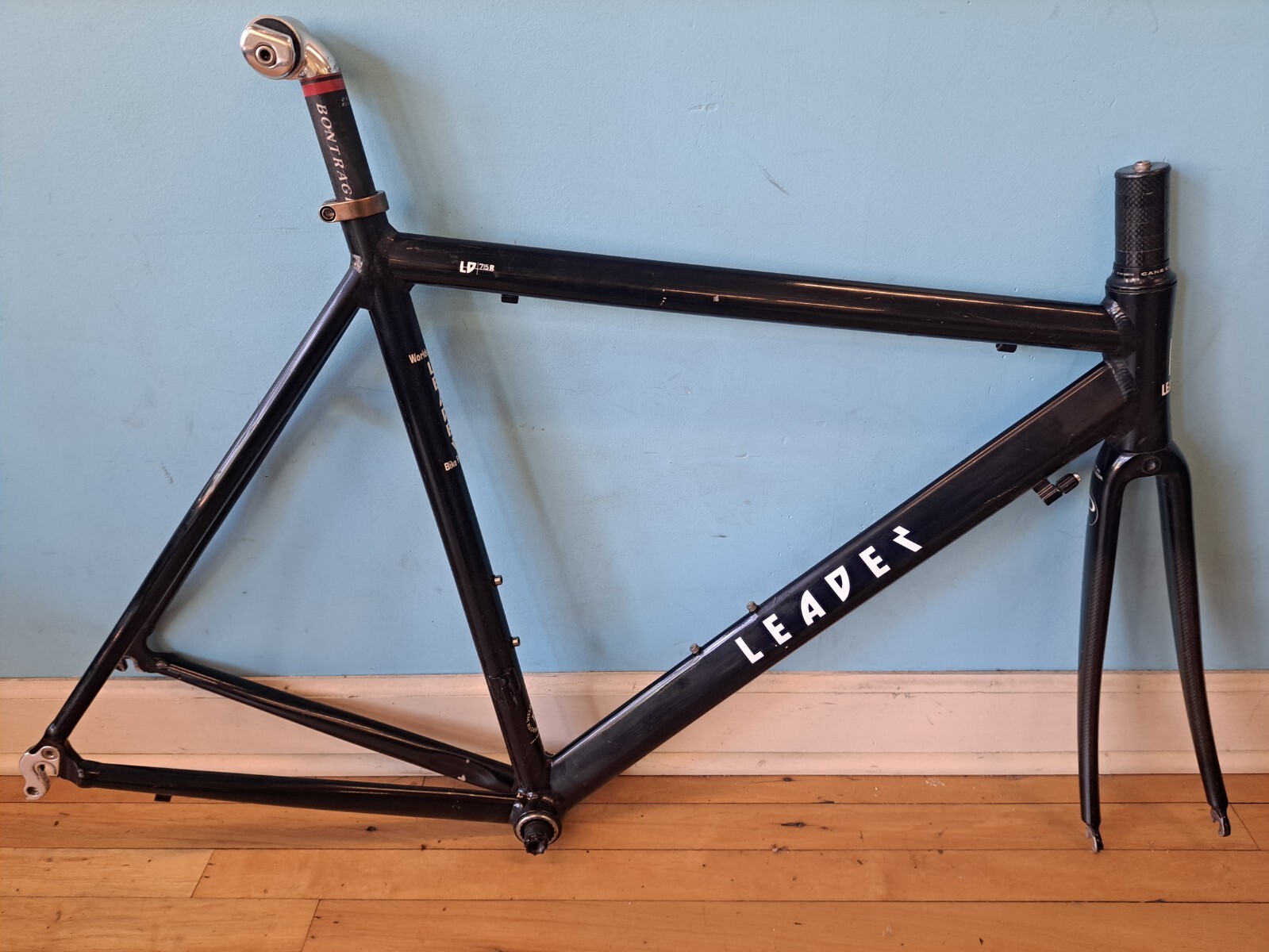 Leader LD 715R Aluminum bike frame w/ Carbon Fork / 56cm