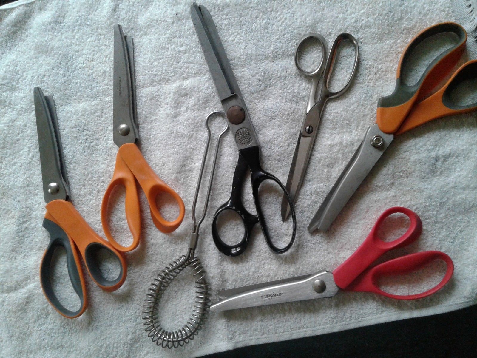 Lot of scissors plinking Four are wiss and Judisco   and more vintage ice filter