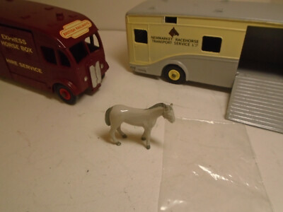  DINKY TOY OEM REPRODUCTION  979/980/981  SERIES GREY RACE HORSE.