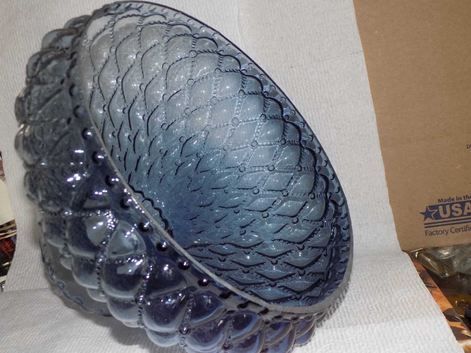 BLUE GLASS SHADE, TABLE LAMP, LIGHT. NEW, 10