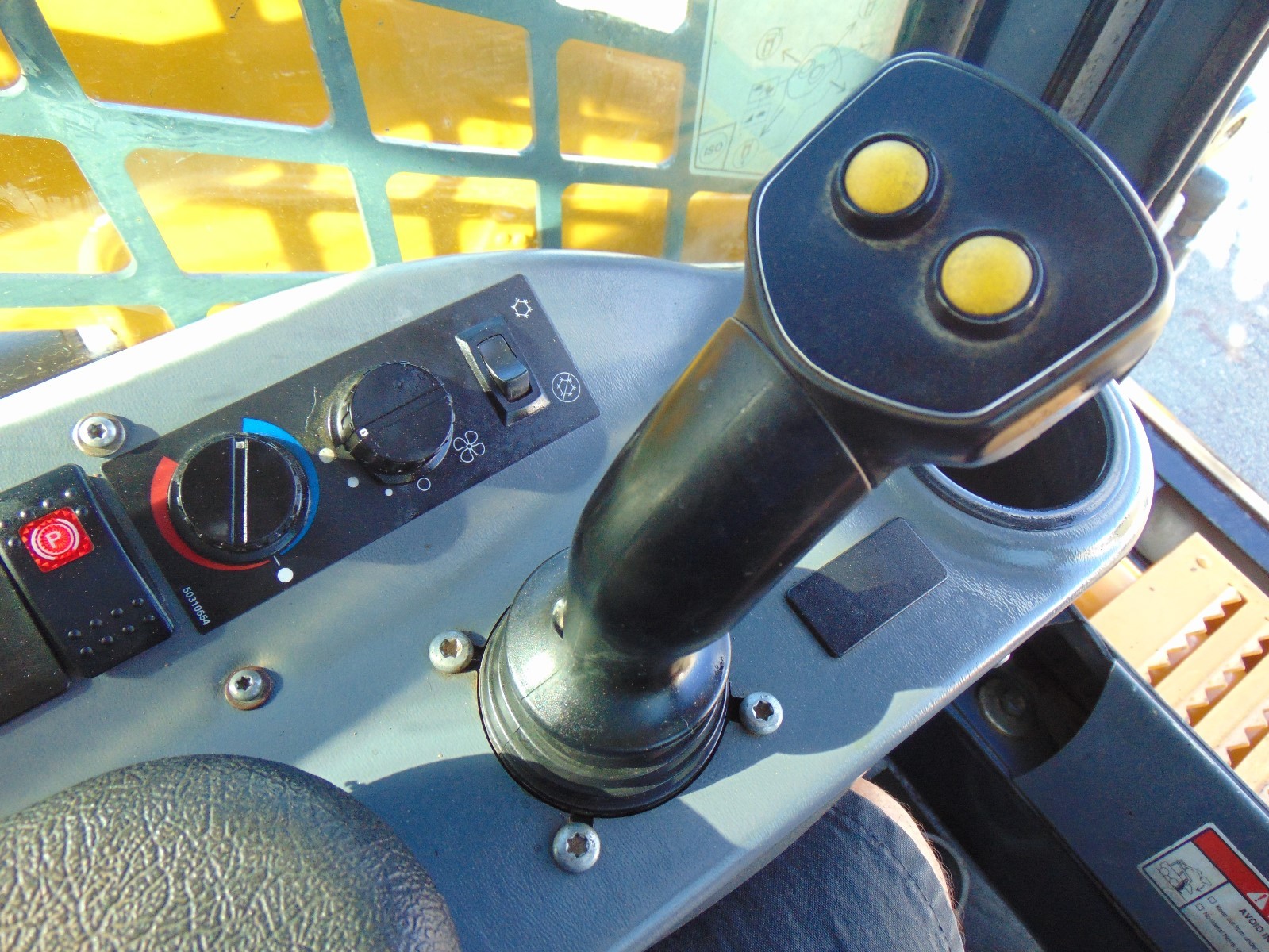 2017 MUSTANG / GEHL  2100-RT 2-SPEED TURBO WIDETRACK - A/C CAB - SELF LEVELING