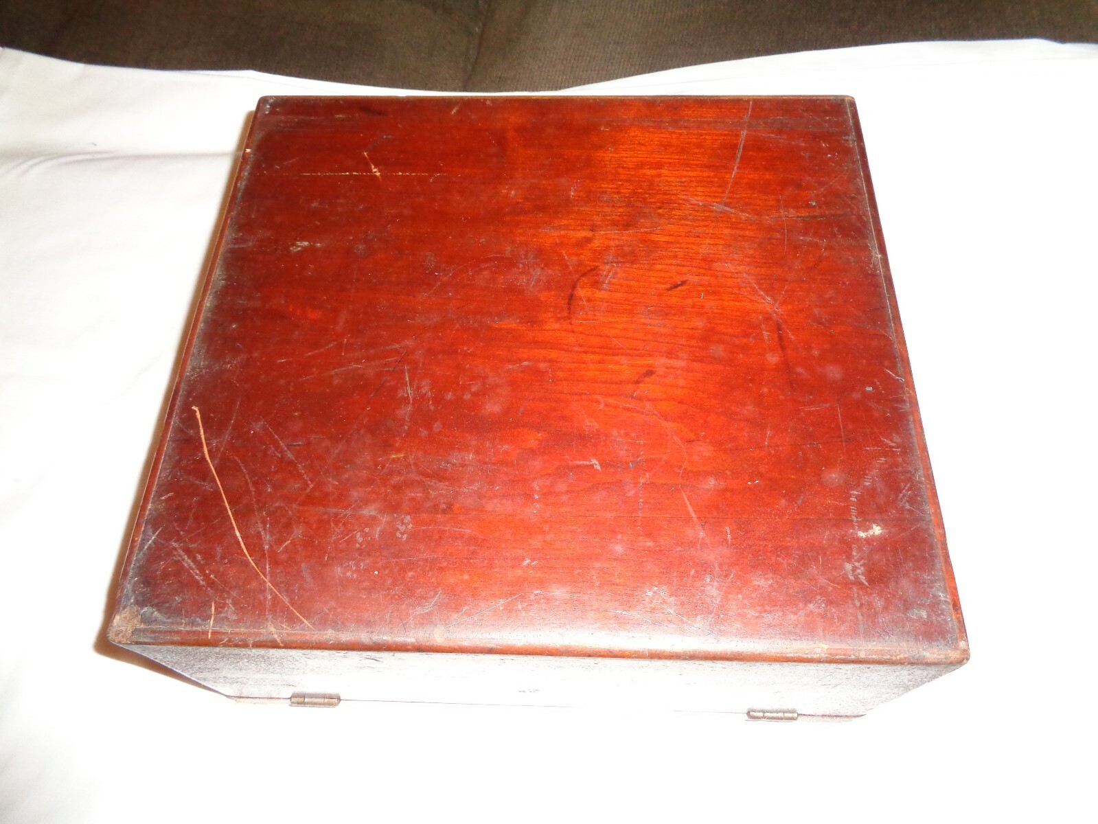 VINTAGE LADIES ROLLER SKATE WOOD BOX - APPROX. 13 X 12 X 6