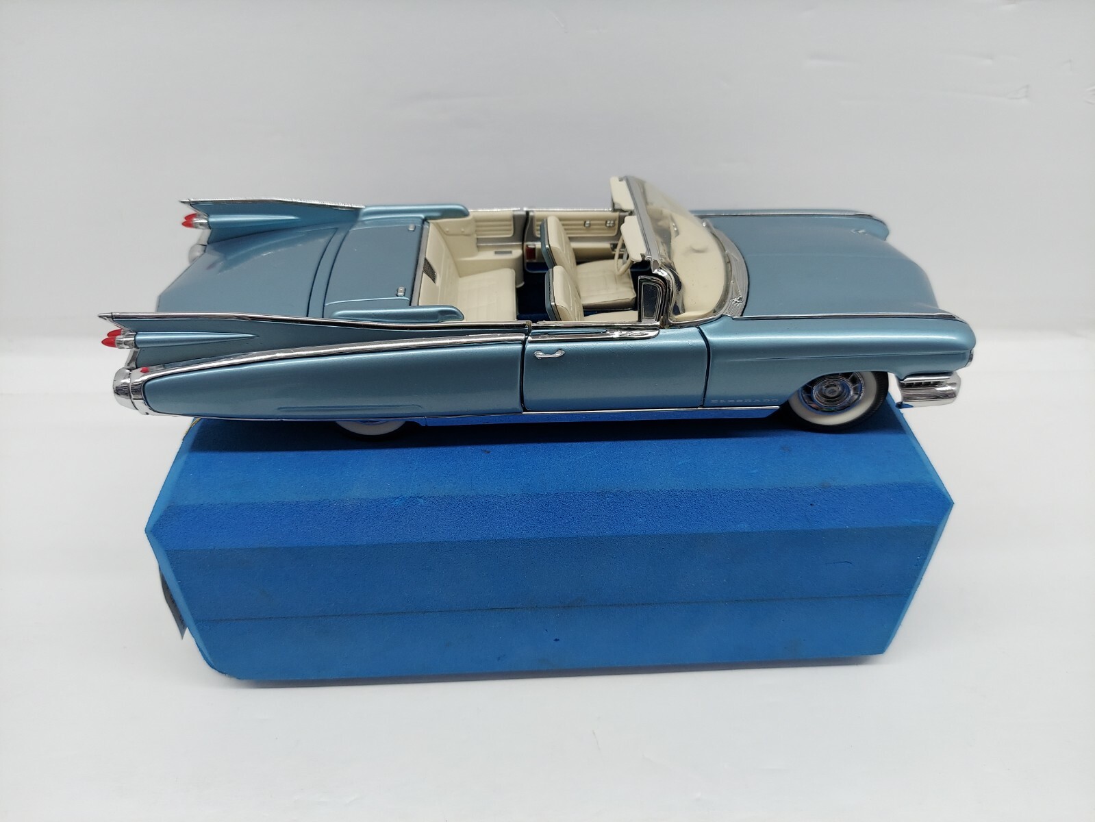 Franklin Mint 1959 Cadillac Eldorado Biarritz Die Cast 1/24