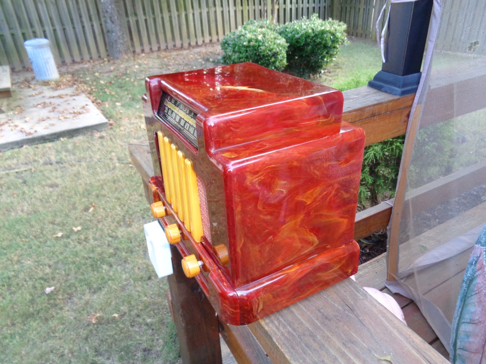 Addison a5 in red with yellow and black catalin radio beautiful, and plays.