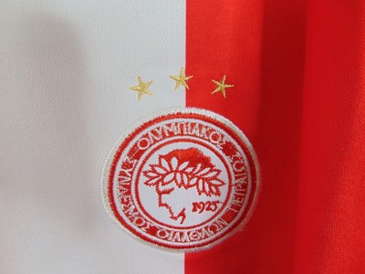 Olympiacos FC Mens Small Greece Soccer Football Jersey Striped Official Red