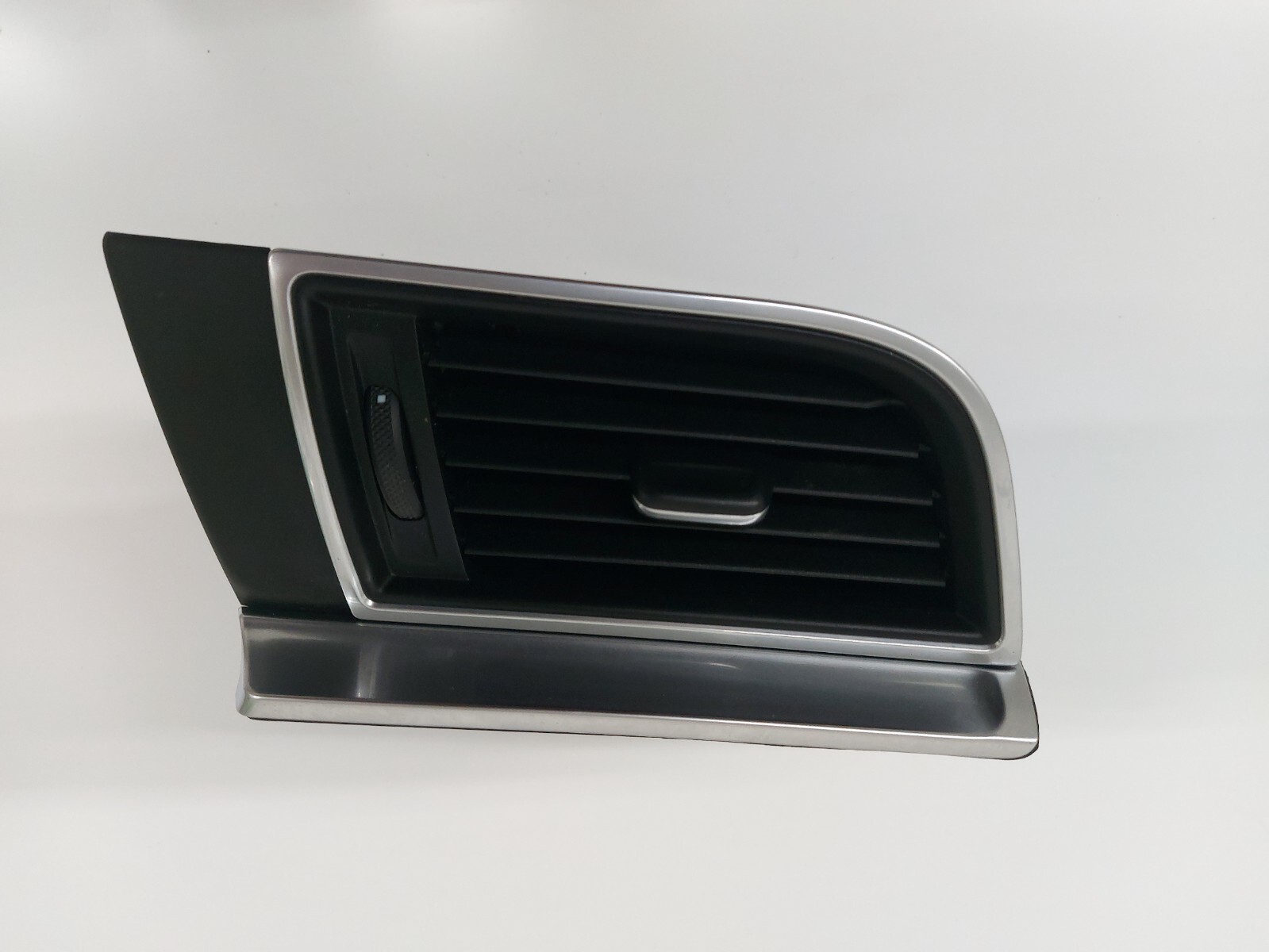 2015-2018 Porsche Macan Left Dash A/C Air Vent - OEM