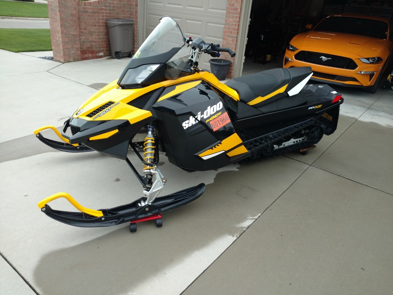 2012 Ski-Doo MXZ TNT 1200