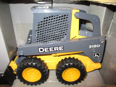 John Deere 318D Skid Loader By Ertl  1/16th Scale