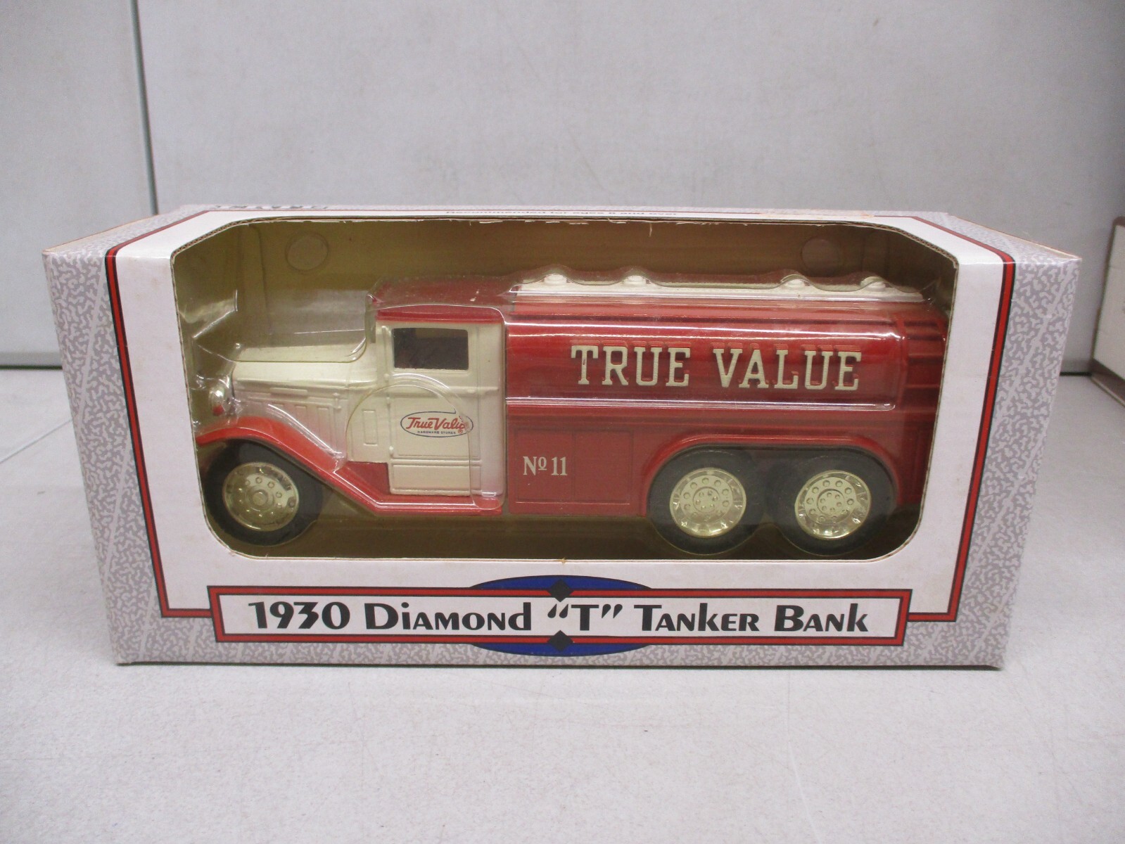 アーテル 1930 イーストウッド ダイアモンド タンカートラック The Eastwood Company 1930 Diamond T Tanker Truck Coin Bank