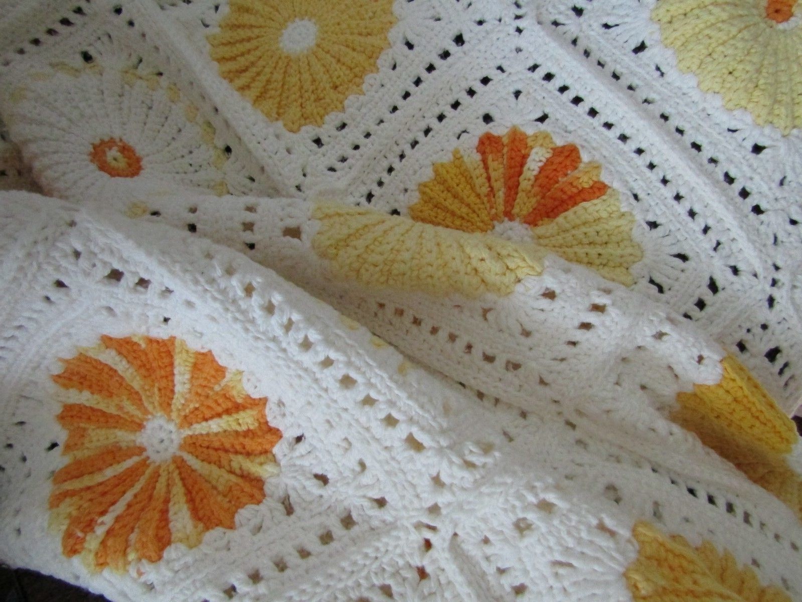 NEW HAND CROCHET YELLOW FLOWER ON WHITE MOTIF COTTON   AFGHAN LAP BLANKET THROW