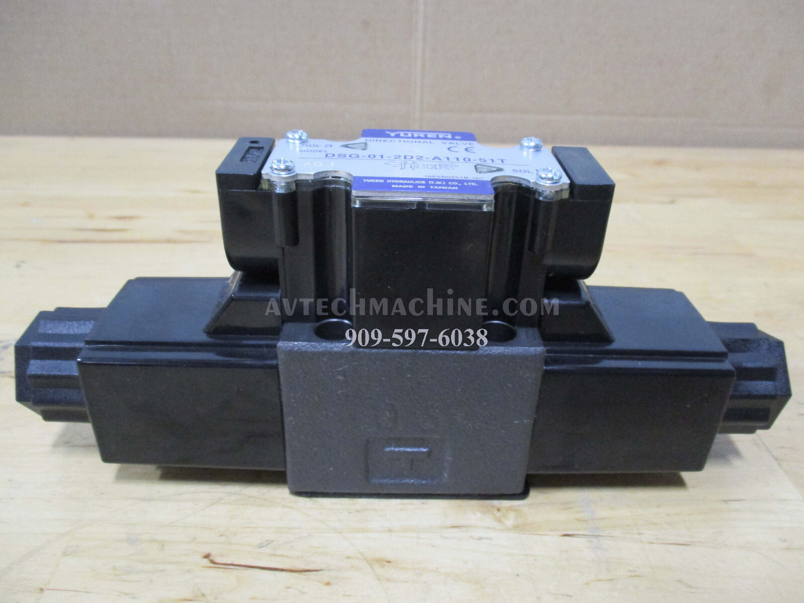 U。 a d01*2 Carus Tool YUKEN DSG-01-2D2-A110-50 Solenoid Valve New