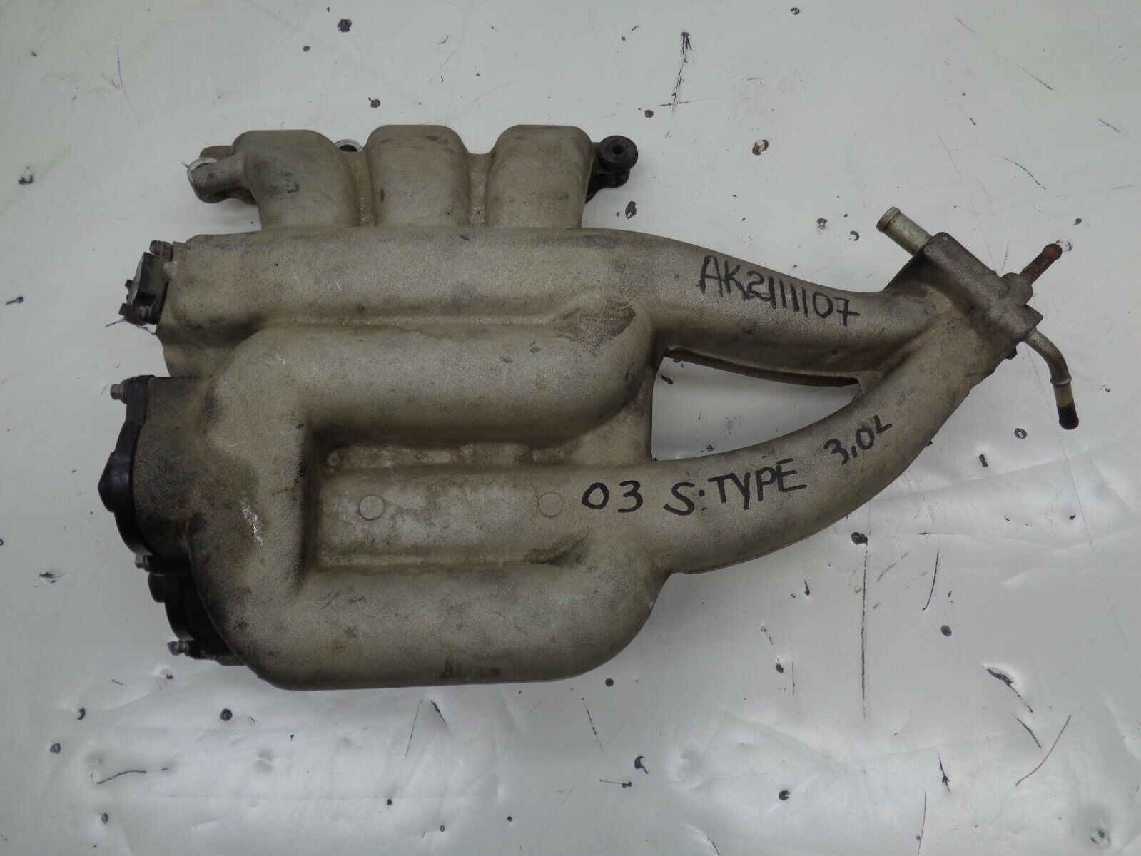 2003-2008 Jaguar S-Type 3.0L V6 Intake Manifold 2R8E-9424-HD 2003-2008 Jaguar S-Type 3.0L V6 Intake Manifold 2R8E-9424-HD