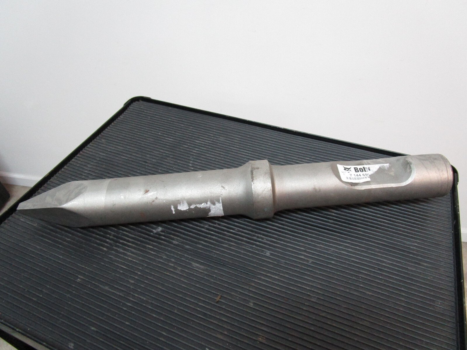 7144690 OEM Bobcat Pyramidal Nail Point NEW Breaker Bit | eBay