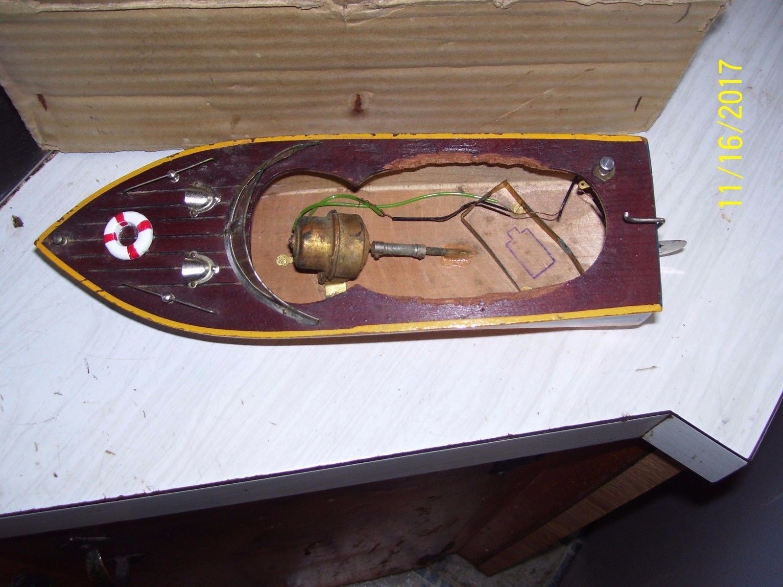 1950's  WOODEN SPEED BOAT w/ELECTRIC MOTOR W/Box 10