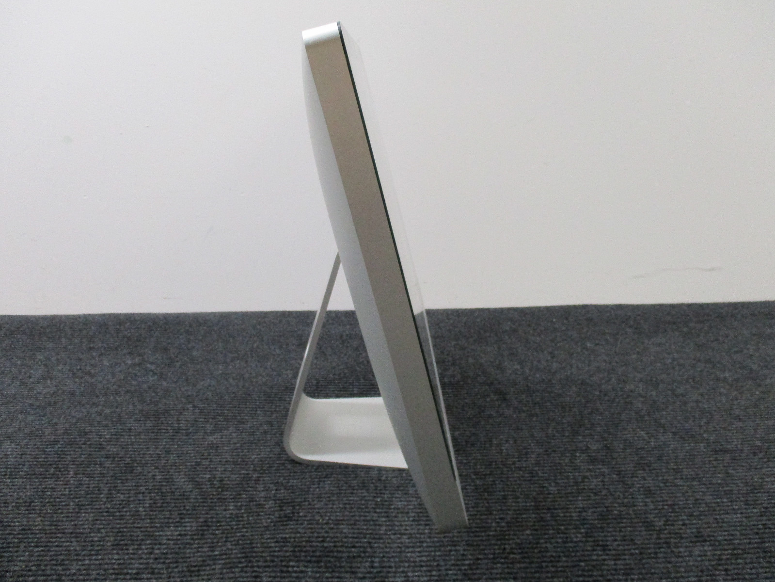 Apple iMac A1312 MD063LL/A 27” All-in-one, Core i7-2600, 8 GB RAM, 1 TB HDD