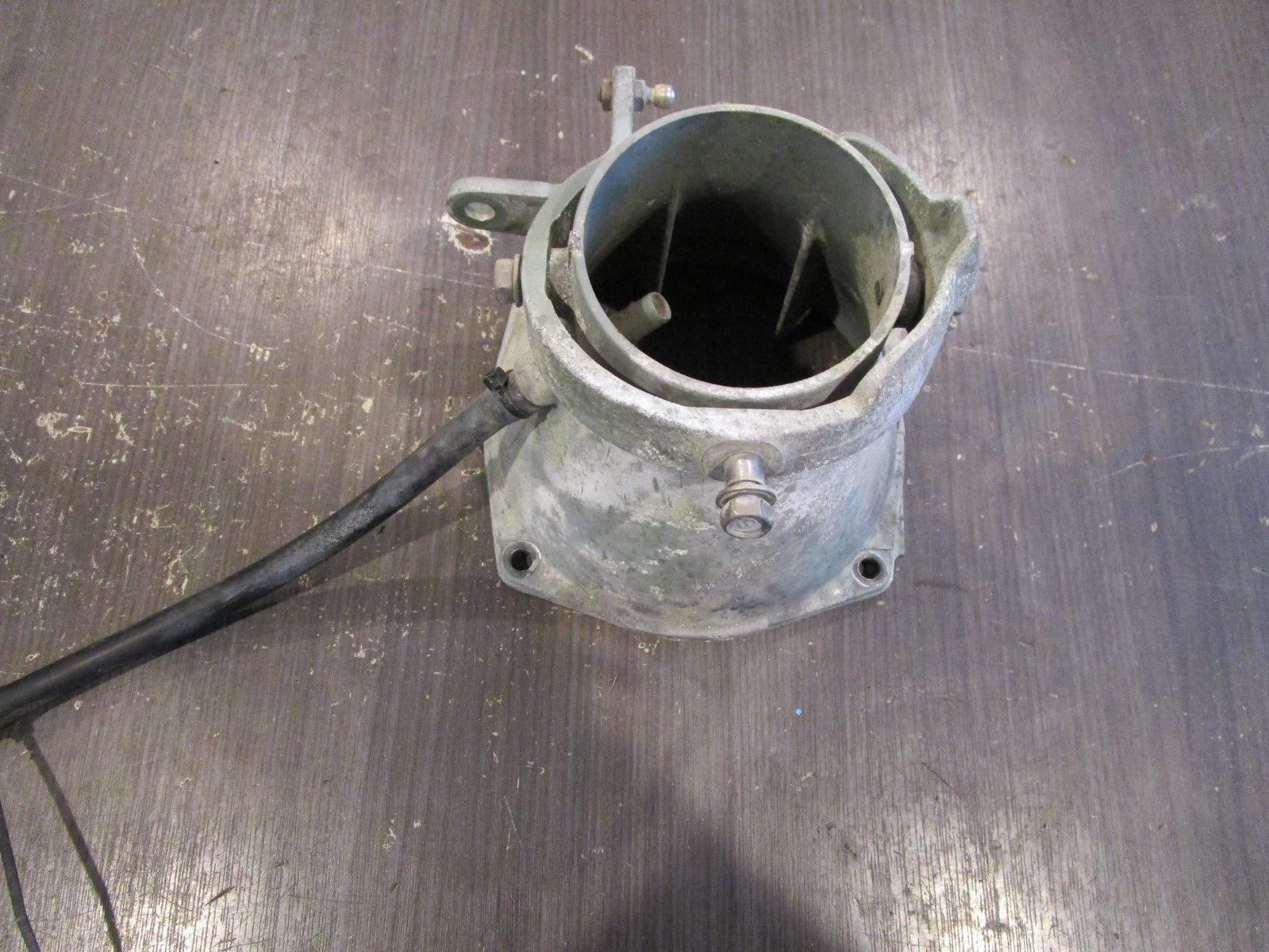 95 YAMAHA WAVE RAIDER 1100 STEERING NOZZLE W/ RING TRIM 63M 95 YAMAHA WAVE RAIDER 1100 STEERING NOZZLE W/ RING TRIM 63M