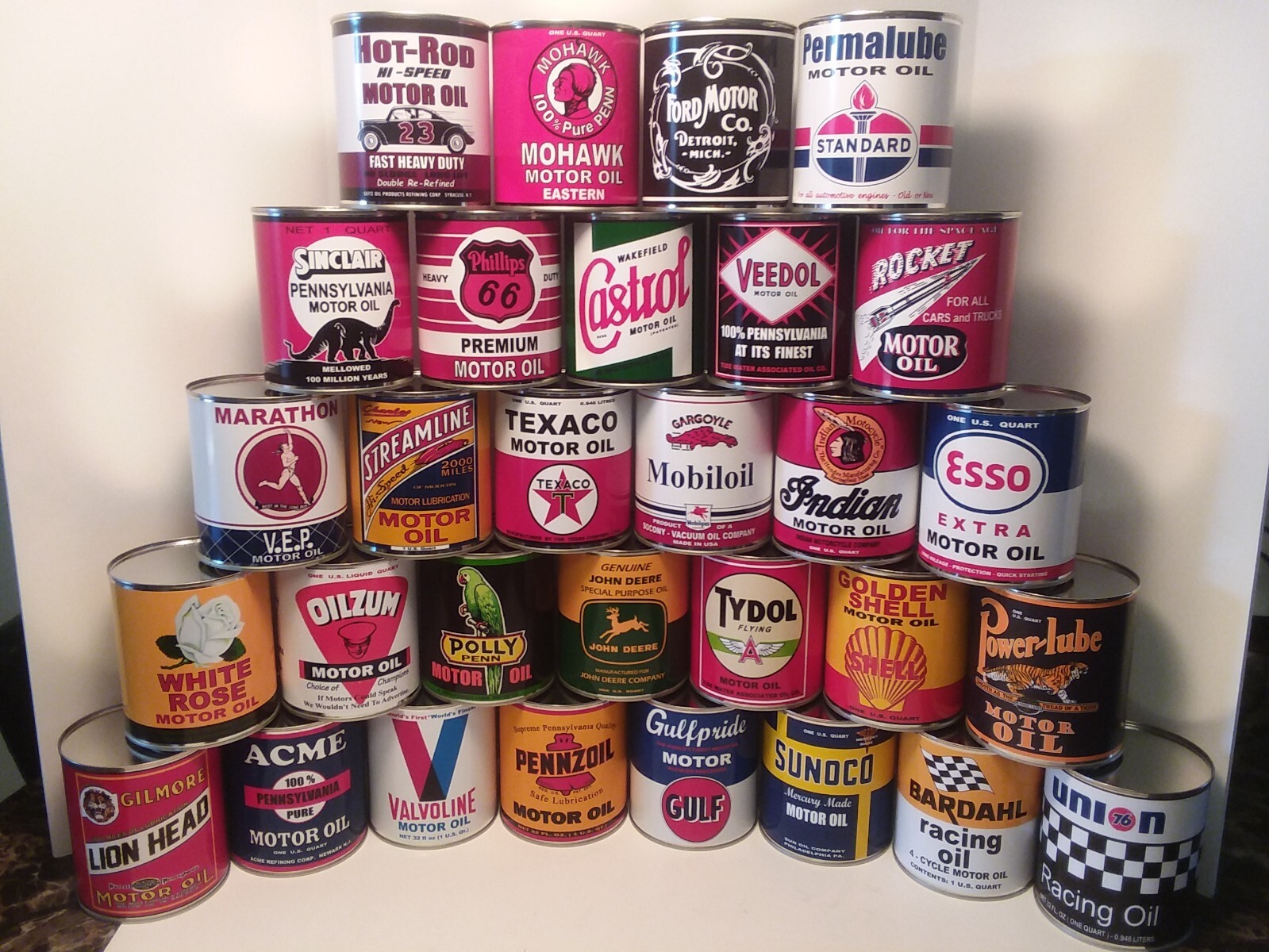 Rocket Motor Oil Can 1 qt. -  ( Re-pop Metal Collectible )