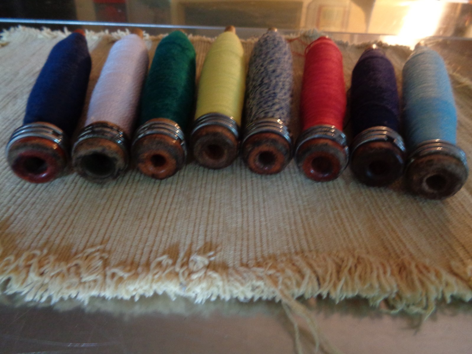 WEAVING LOOM BOBBINS WOODEN SPOOLS WITH THREAD LOT OF 8 ASST'D COLORS VINTAGE