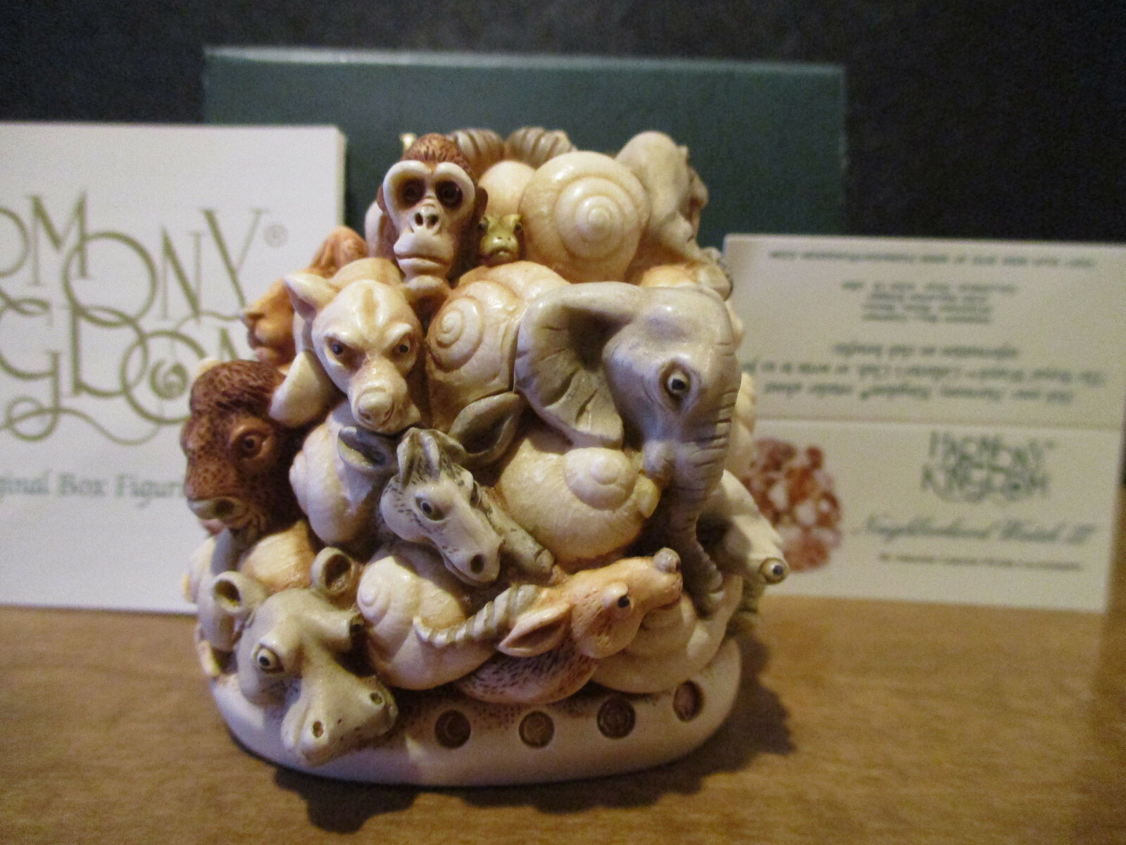 置物 Harmony Kingdom Frogberry Ivory Harmony Kingdom Toads Frogs Rather Large Huddle, Treasure