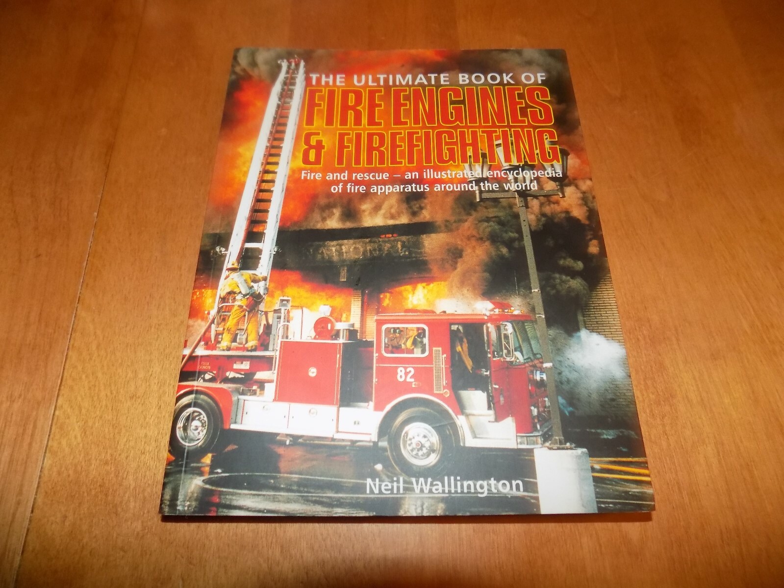THE ULTIMATE BOOK OF FIRE ENGINES FIREFIGHTING Rescue