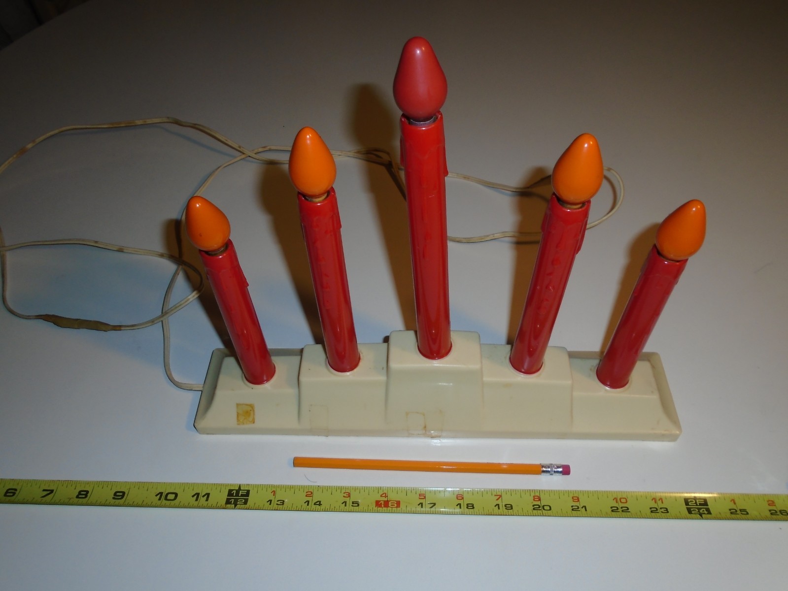 VINTAGE Christmas Candle Electric 5 Lights Candleabra PLASTIC WORKS sold as is