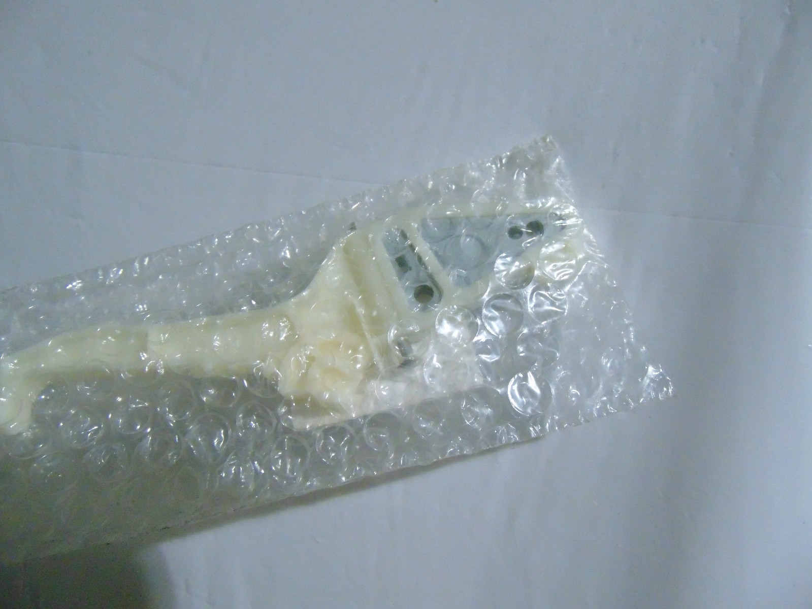 Genuine YAMAHA V5960200 Hammer, White Key W1 Clavinoa CLP-990 Digital Piano