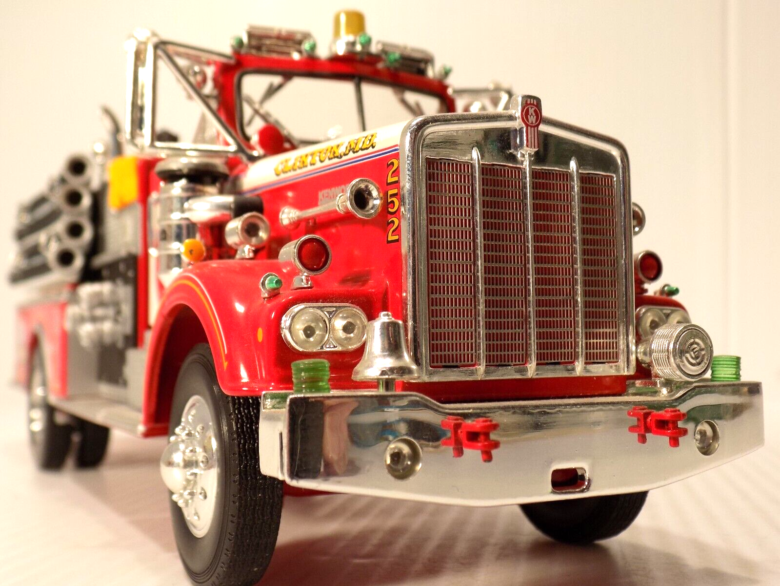FIRST GEAR 1976 KENWORTH PIERCE FIRE PUMPER TRUCK SN #0974