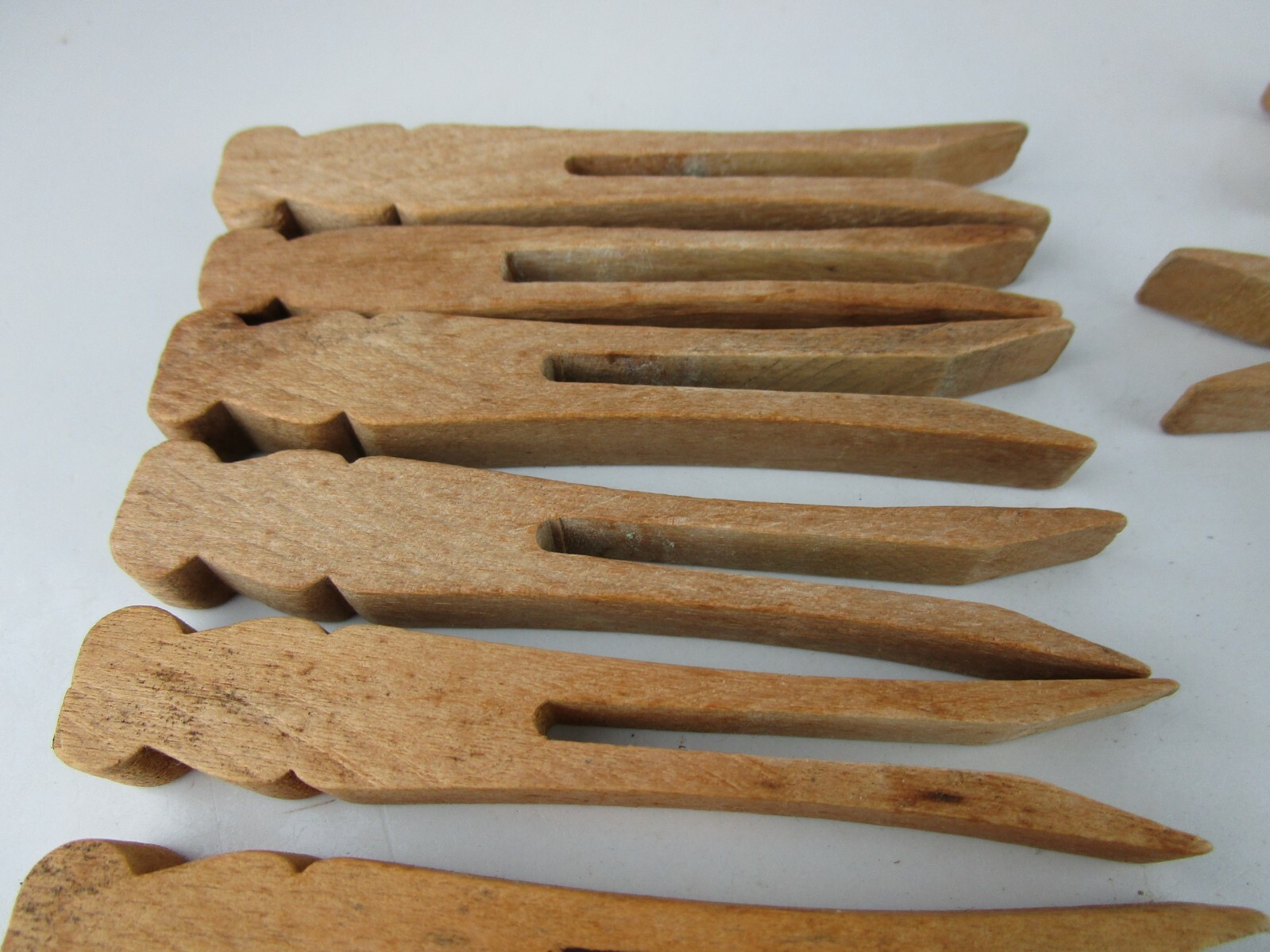 36 Vintage Wood Clothes Pins Wooden Clothespins Craft Laundry Primitive Lot