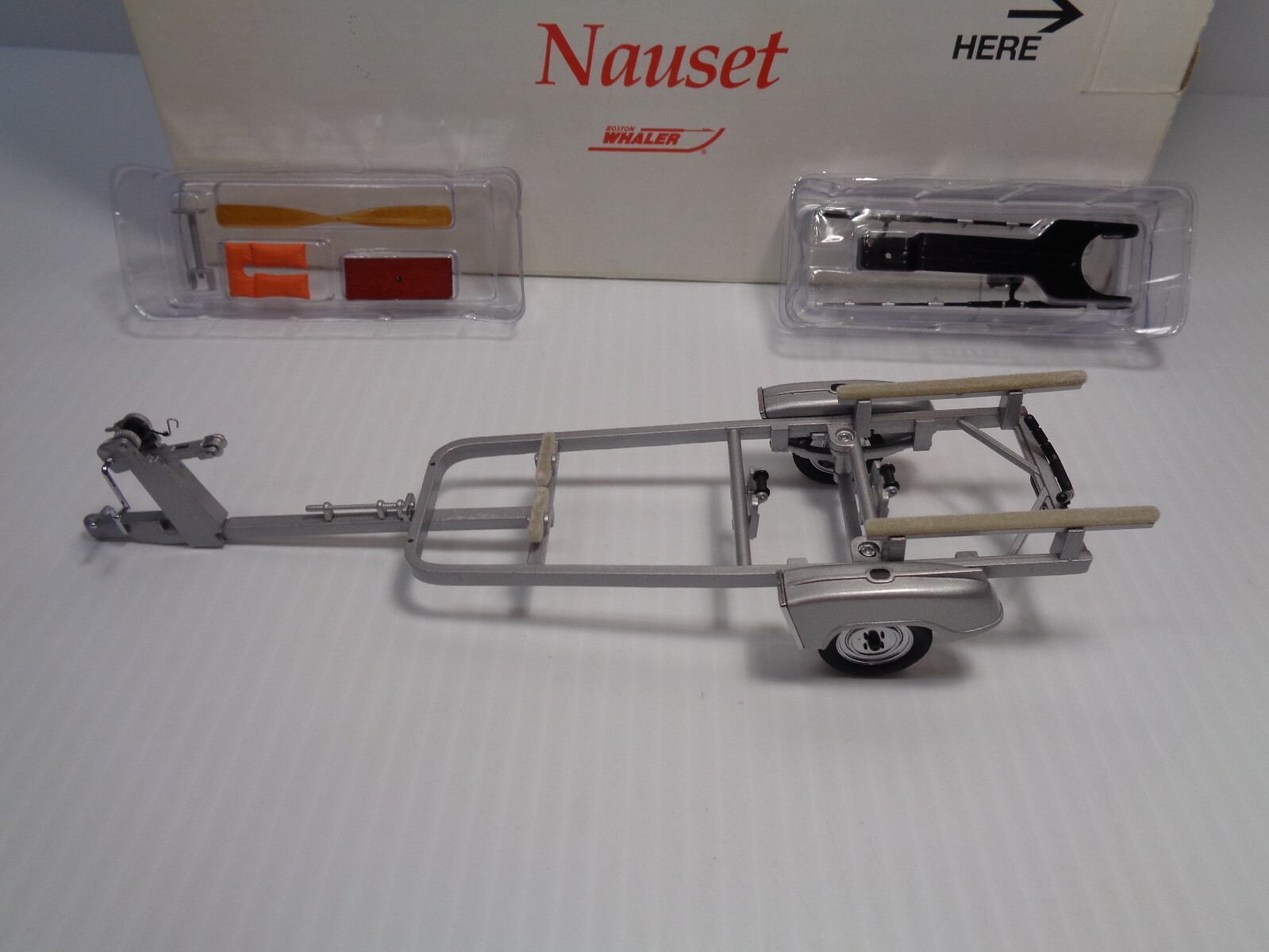 DANBURY MINT THE BOSTON WHALER NAUSET W/ACCES. BNIB VERY RARE W/TITLE & BROCHURE