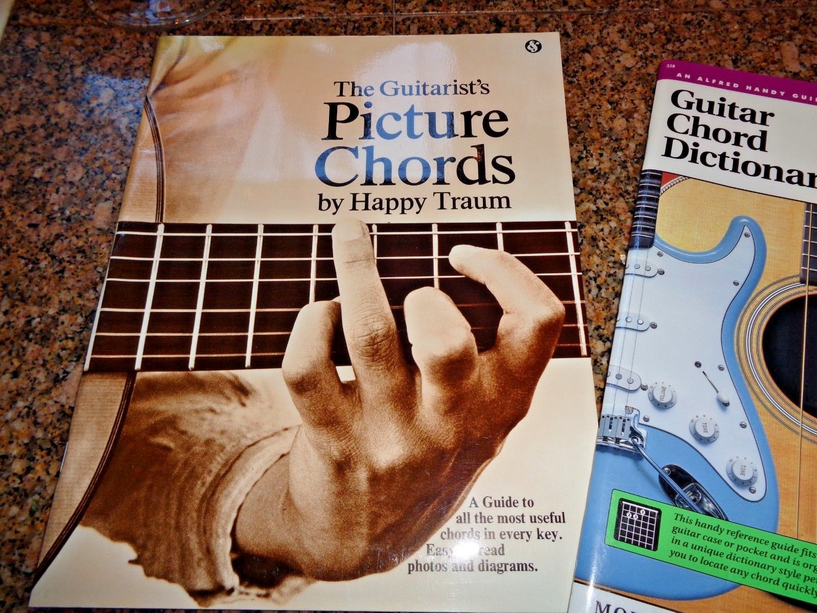 GUITAR CHORD DICTIONARY & THE GUITARIST'S PICTURE CHORDS BY  HAPPY TRAUM + SOLO
