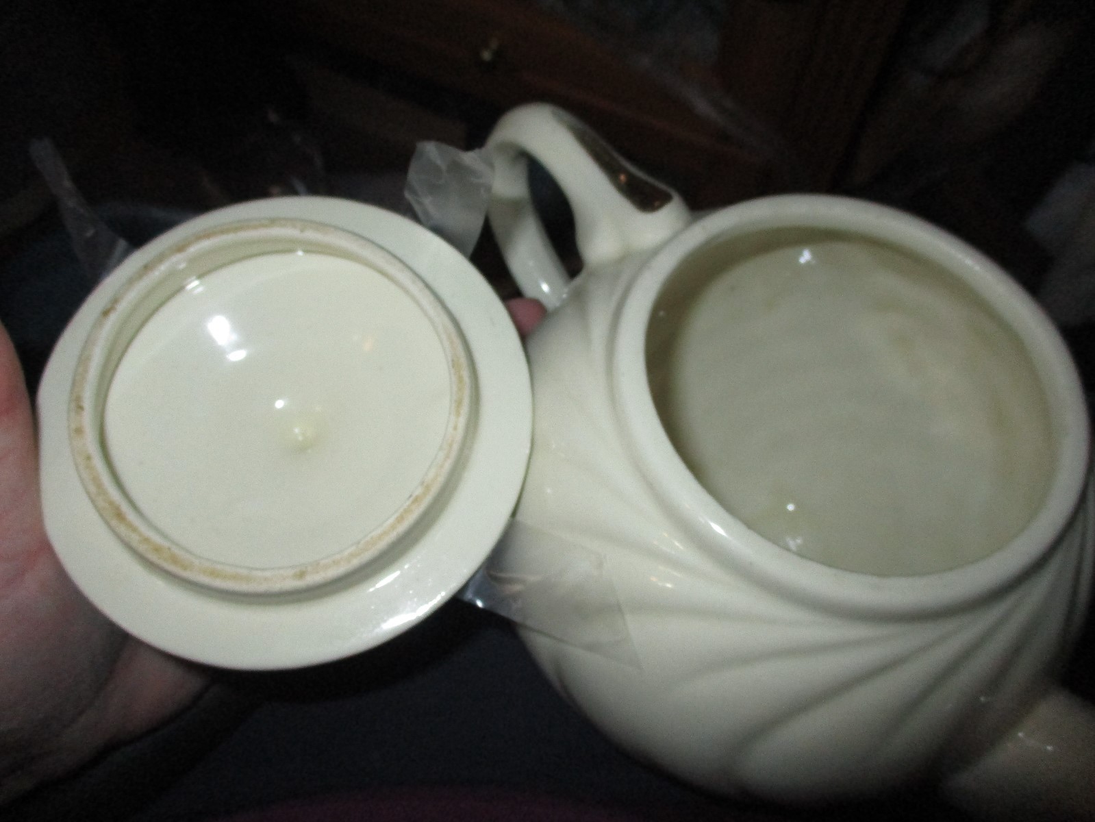 ANTIQUE VINTAGE POTTERY HULL HALL FLOWERED TWISTED TEA POT KETTLE CREAM GREEN