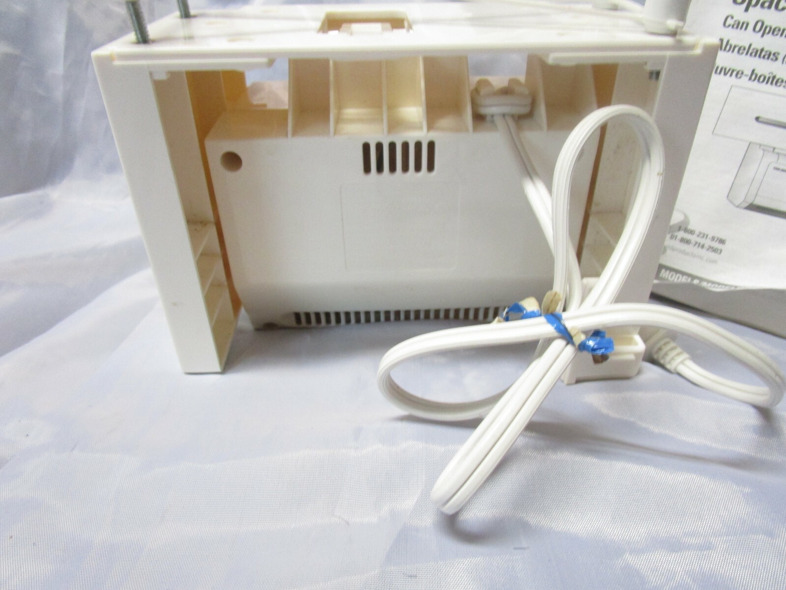 Black Decker Space Maker Hideaway Can Opener EC600 White RV Camper Under Cabinet