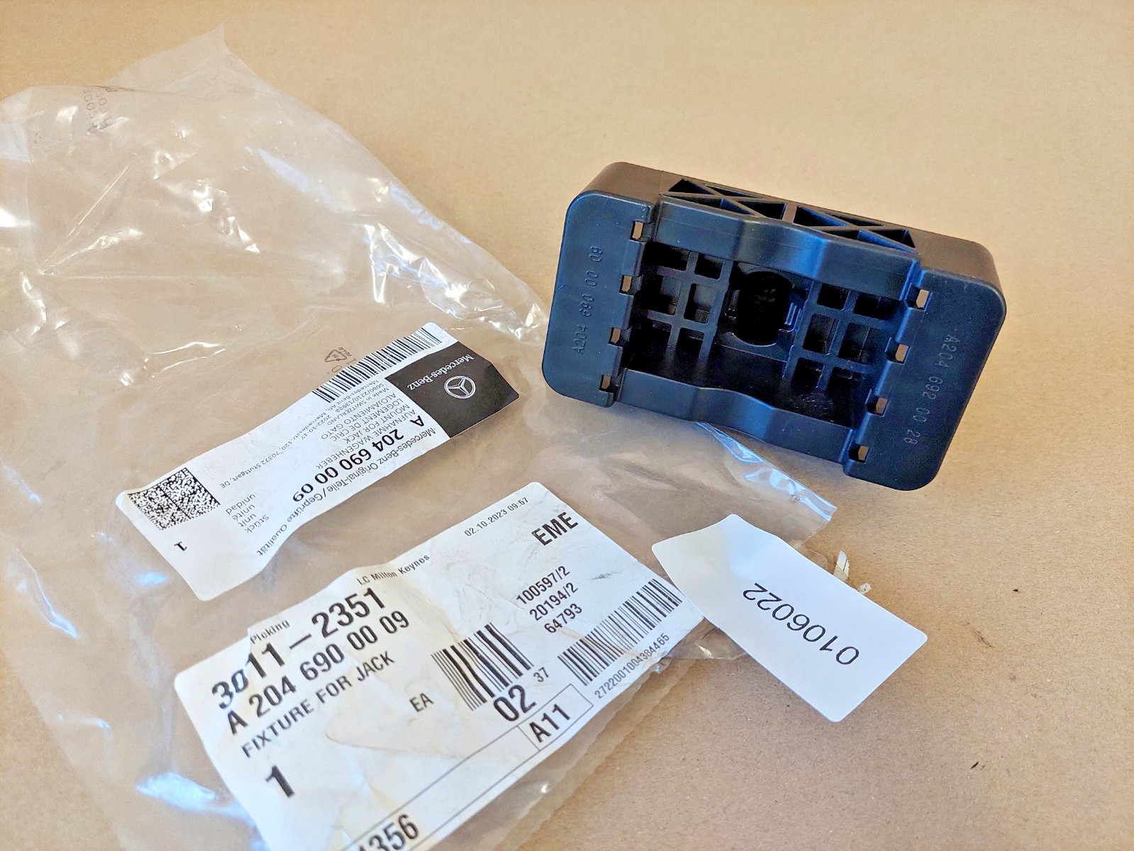 Mercedes W167 X253 W205 Jack Pad Point Support Mount Bracket A2046900009 Genuine