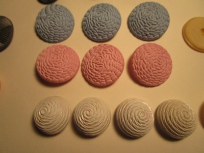 Lot of  28 LARGE Buttons - Biggest ones measure 1-3/4