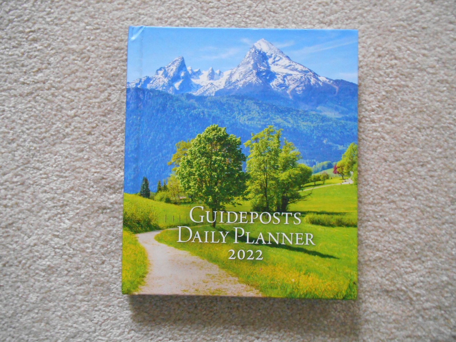 Guideposts Daily Planner 2022 Spiral Hard Cover with pocket plannerの