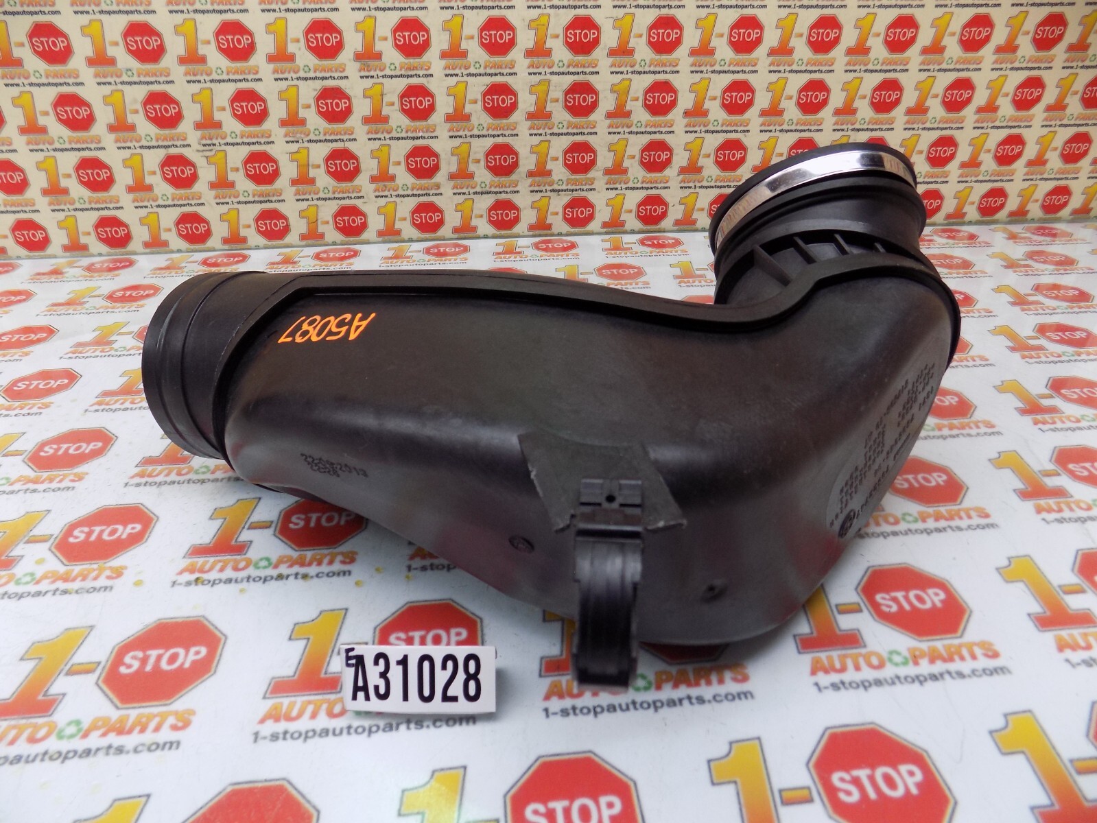 2012-2016 BME 328i 2.0L AIR INTAKE OUTLET TUBE 13-71-7-605