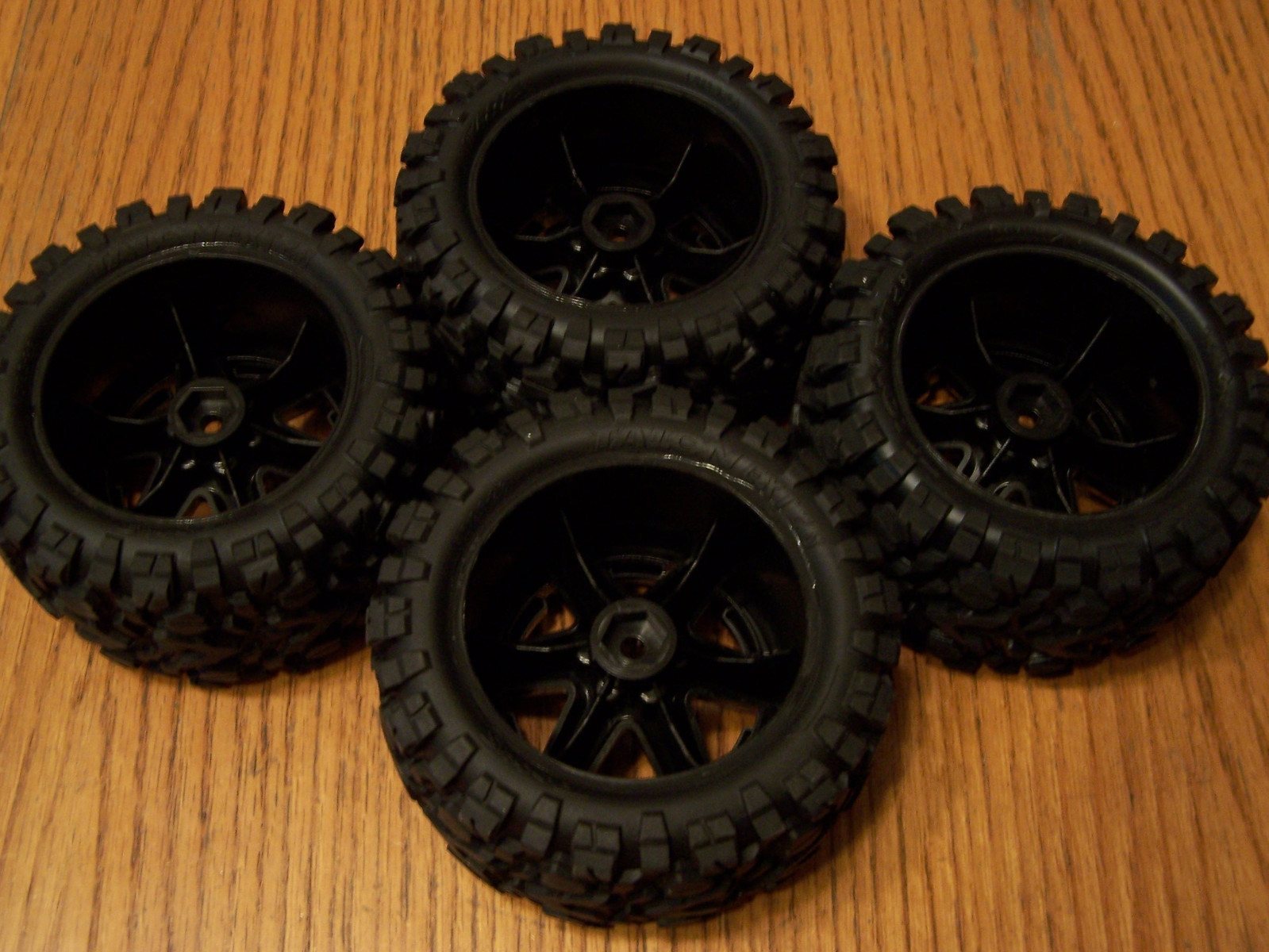 Fits Traxxas RUSTLER 4X4 VXL Talon Tires RXT Black Chrome Wheels 2.8 67076-4