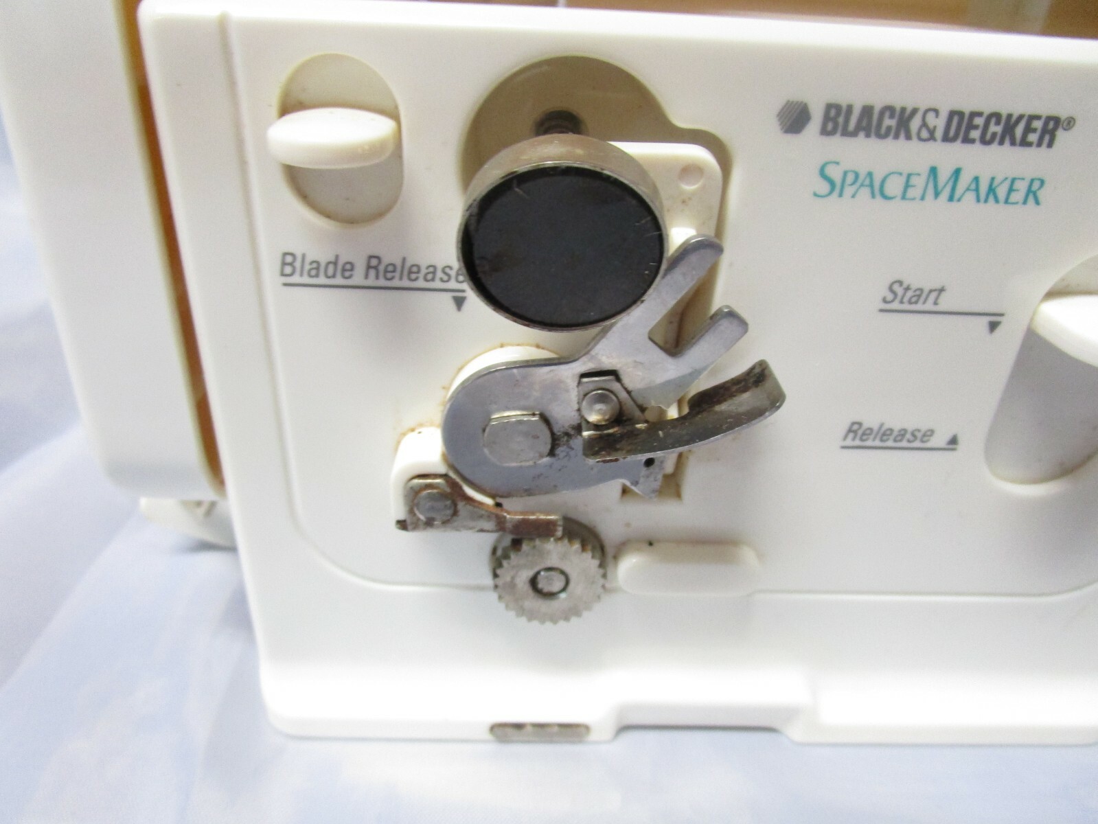 Black Decker Space Maker Hideaway Can Opener EC600 White RV Camper Under Cabinet