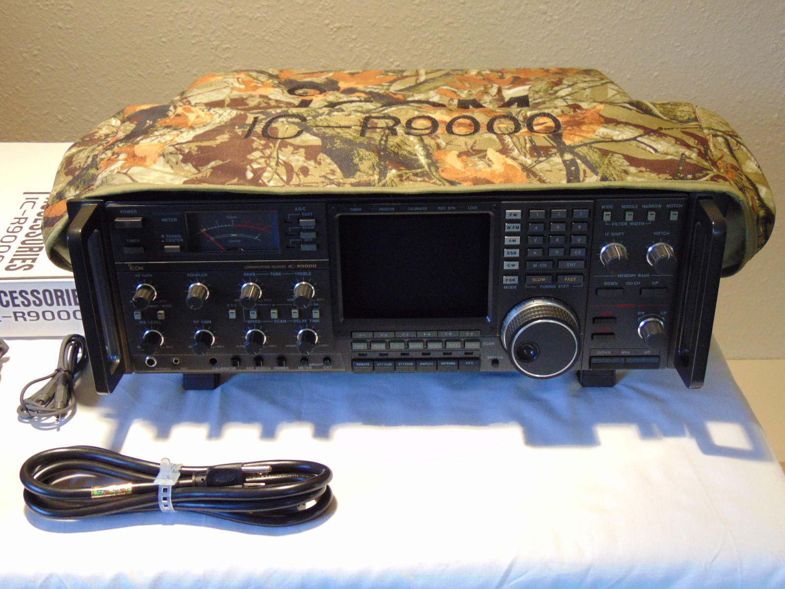 ICOM IC-R9000 WIDEBAND RECEIVER WITH EXTRAS IN SPECTACULAR CONDITION