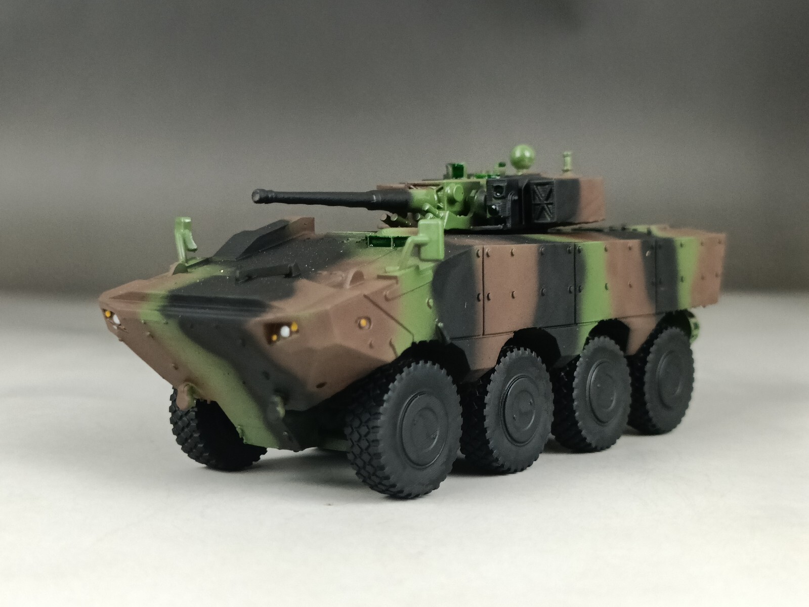 新世紀合金 APC 1/72 Armored Personnel Carrier 1/72 Built Italy IVECO VBA SuperAV 8x8 Armored Personnel