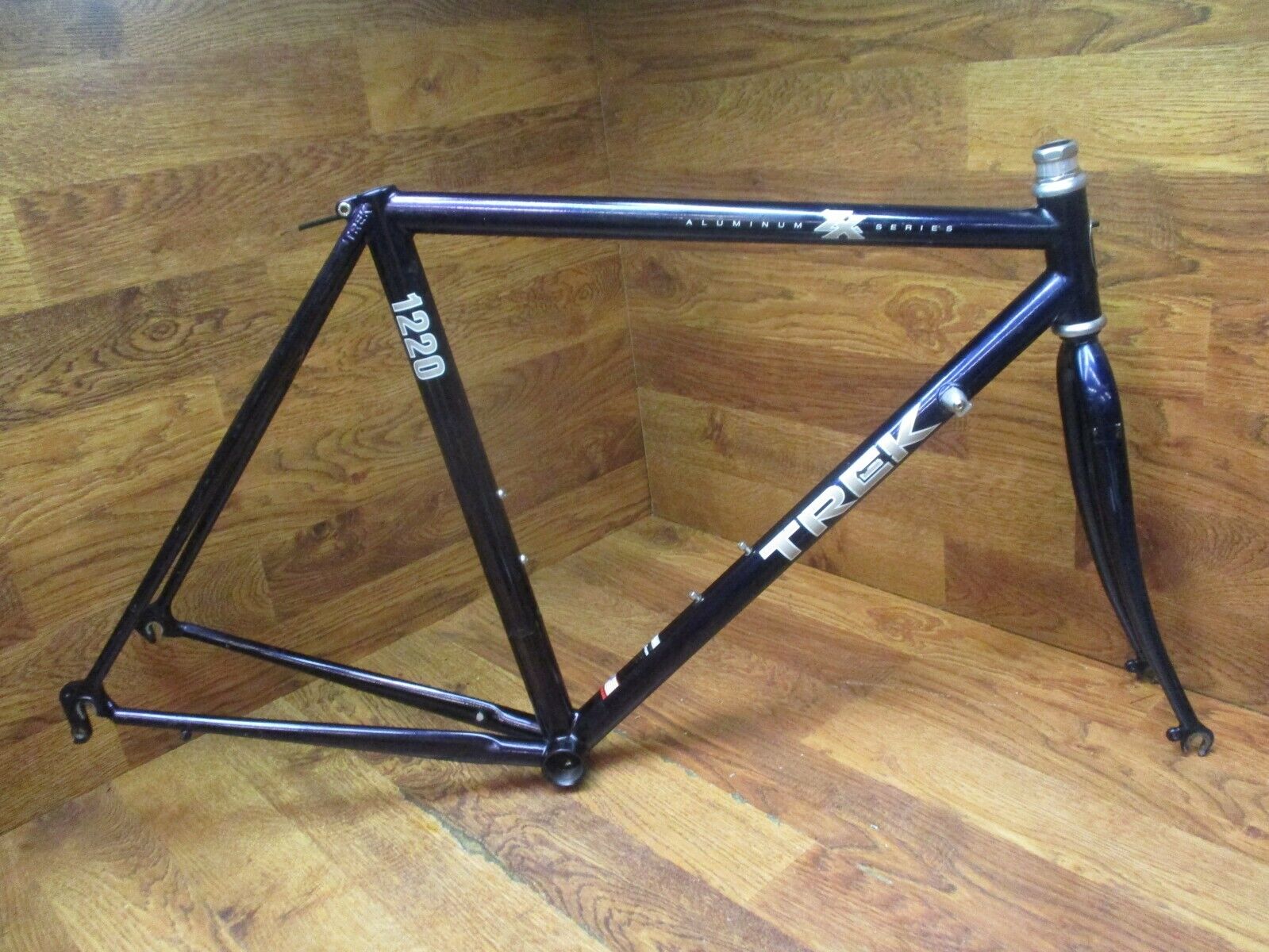 VINTAGE TREK 1220 ZX SERIES ROAD BIKE FRAME SET 53 CM - PURPLE VINTAGE TREK 1220 ZX SERIES ROAD BIKE FRAME SET 53 CM - PURPLE