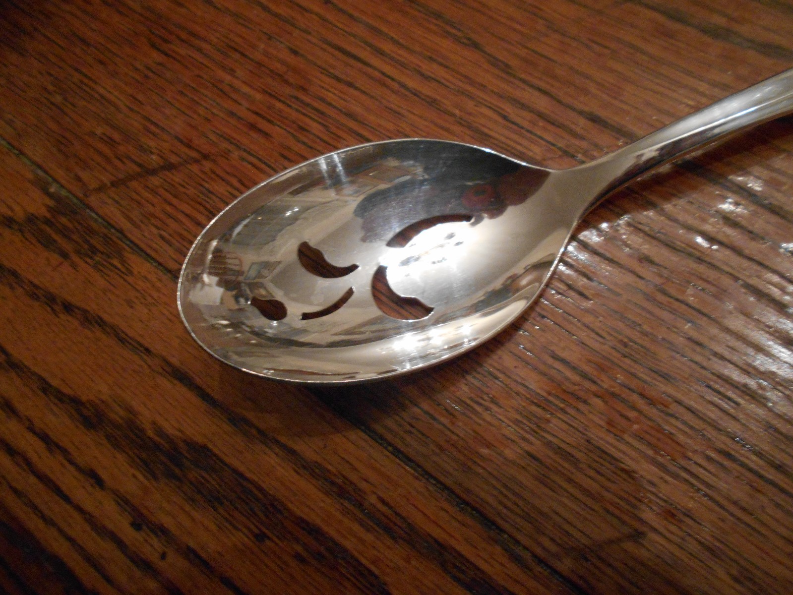 Rogers 1962 ANNIVERSARY ROSE Pattern Slotted Table Serving Spoon IS Unused 825