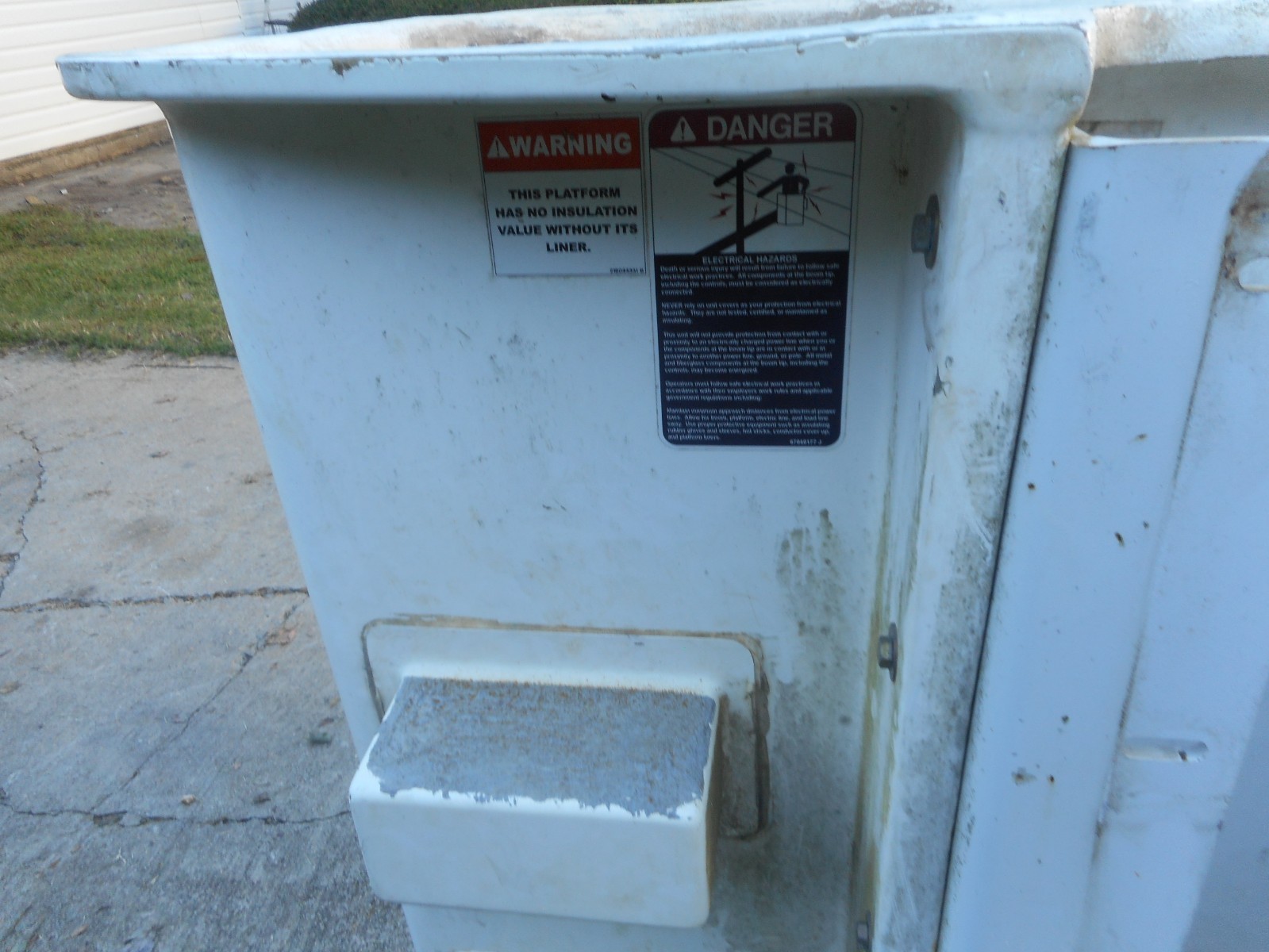 ALTEC BUCKET 60X43X40 FIBERGLASS BUCKET