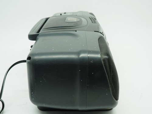 SANYO MCD-Z16 Portable CD/Cassette Boombox Radio Works Great! SANYO MCD-Z16 Portable CD/Cassette Boombox Radio Works Great!