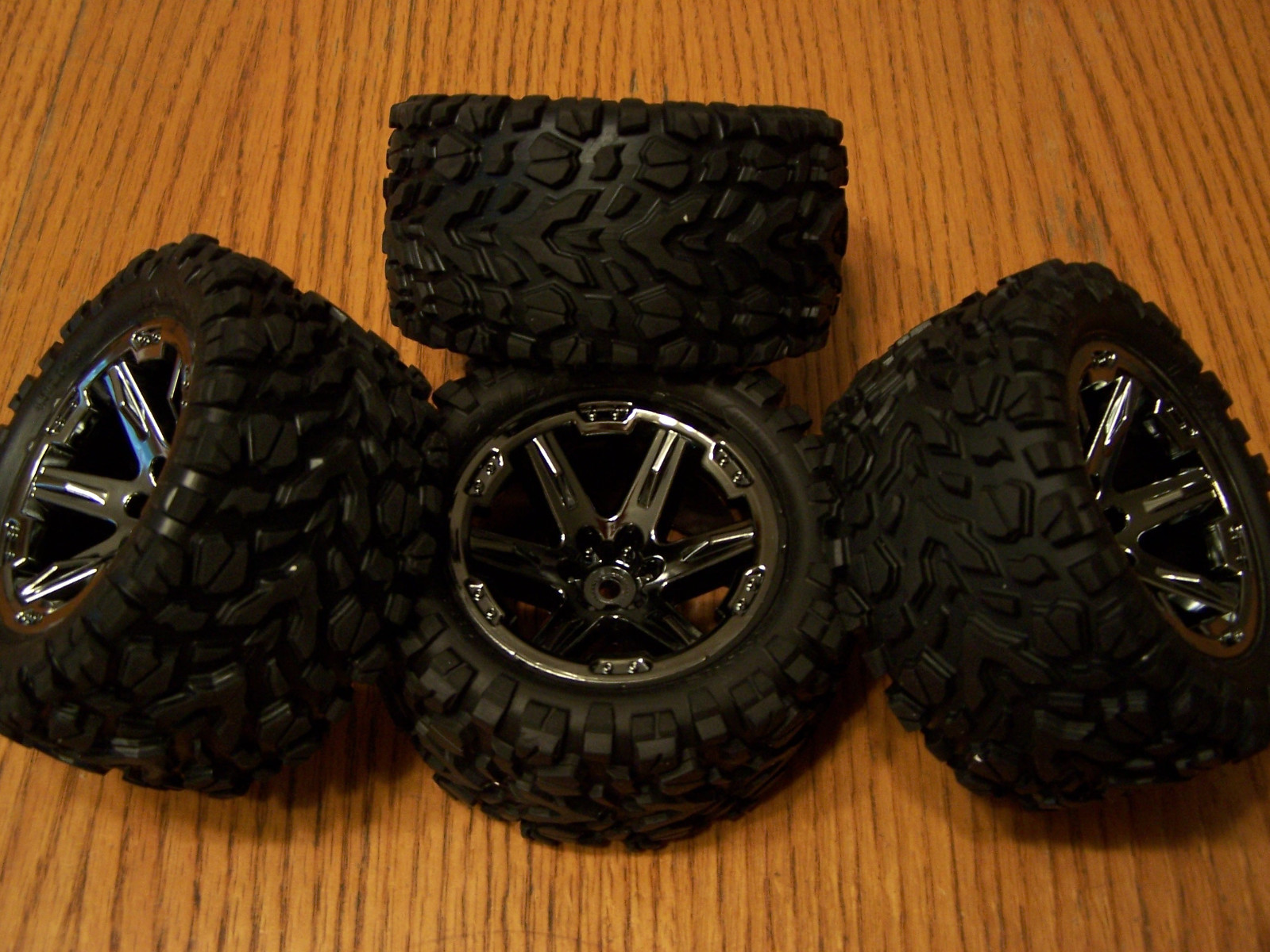 Fits Traxxas RUSTLER 4X4 VXL Talon Tires RXT Black Chrome Wheels 2.8 67076-4