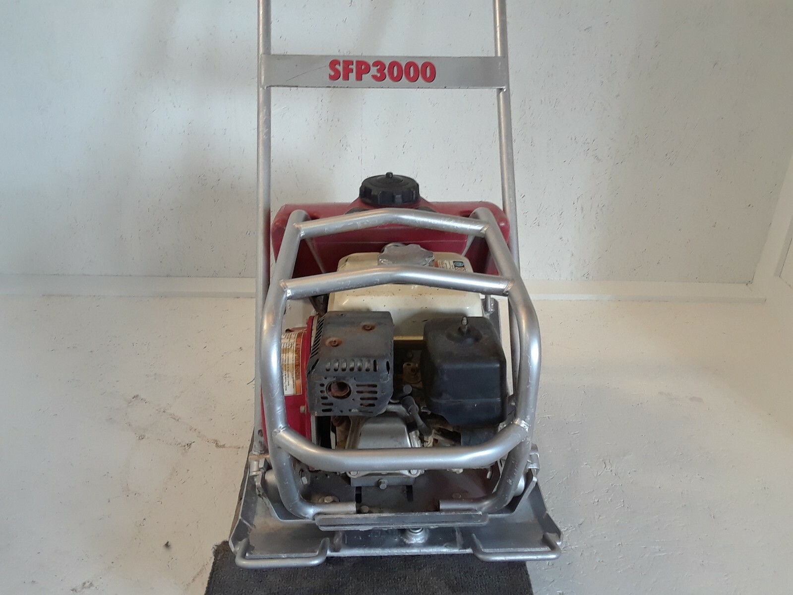 PLATE COMPACTOR Silver Fox Honda power runs great soil/gravel/paver compaction