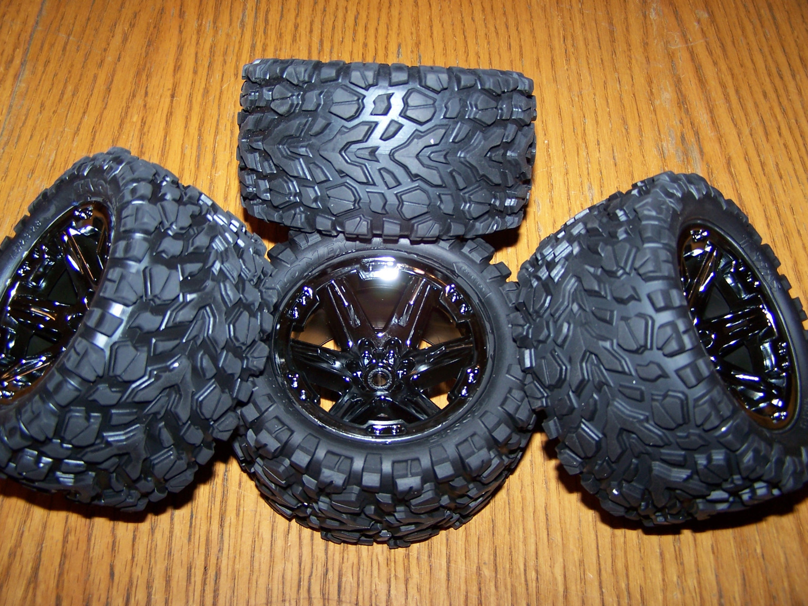 Fits Traxxas RUSTLER 4X4 VXL Talon Tires RXT Black Chrome Wheels 2.8 67076-4