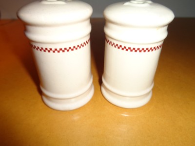 Salt & Pepper Shaker Set: 3.5